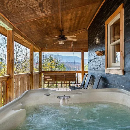 Villa Bear Claw Hideaway View Hot Tub Lifesize Games